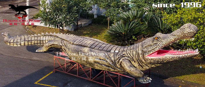 華龍科技 戶(hù)外園林景觀大型玻璃鋼鱷魚(yú)裝飾擺件
